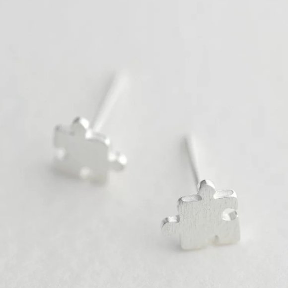 S925 Cute Puzzle Piece Stud Earrings - Picture 4 of 8